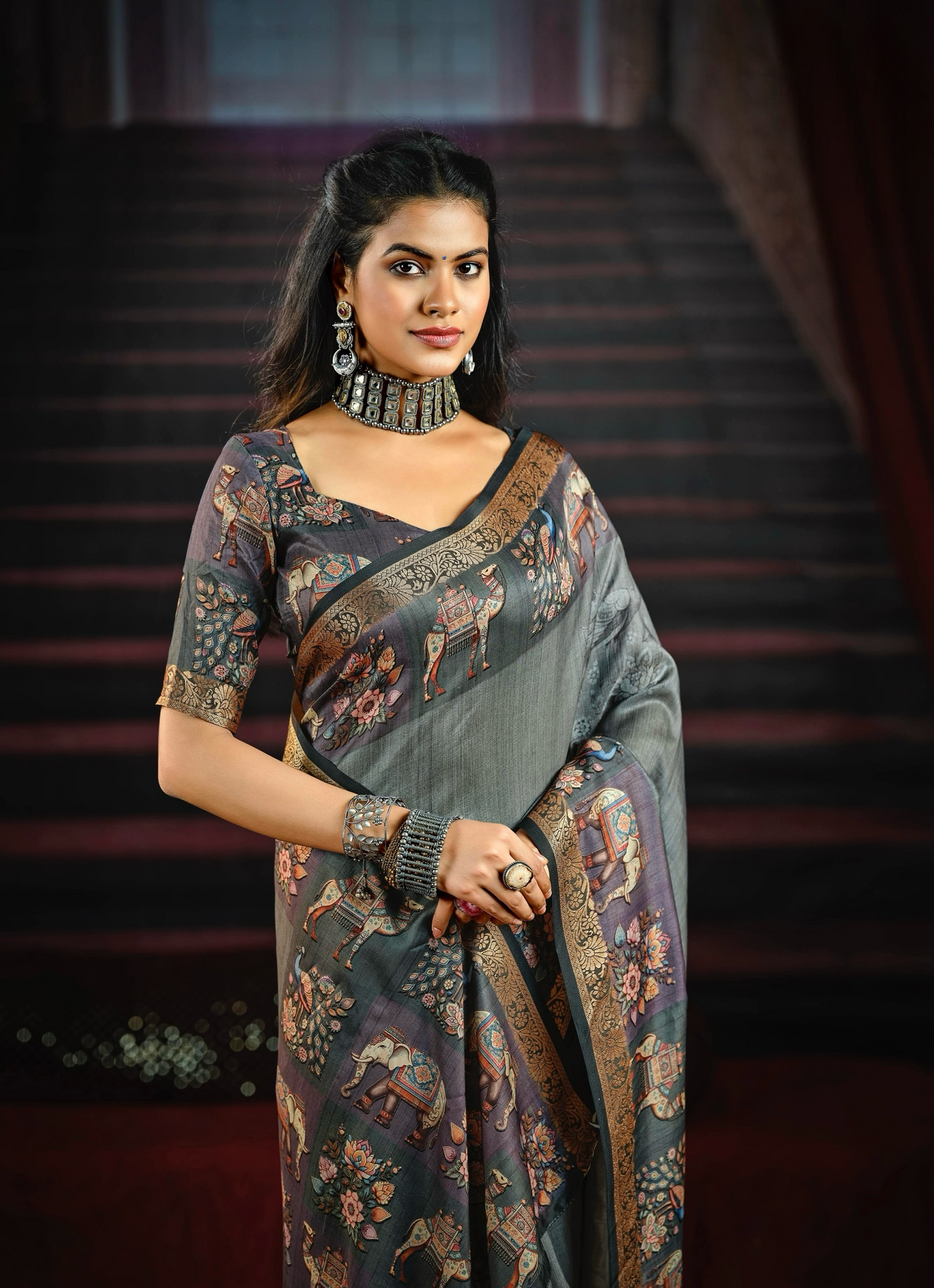 Graceful Grey Saree with Elegant Animal and Floral Motifs, Highlighted by Richly Detailed Pallu and Border, Perfect for Festive and Traditional Occasions
