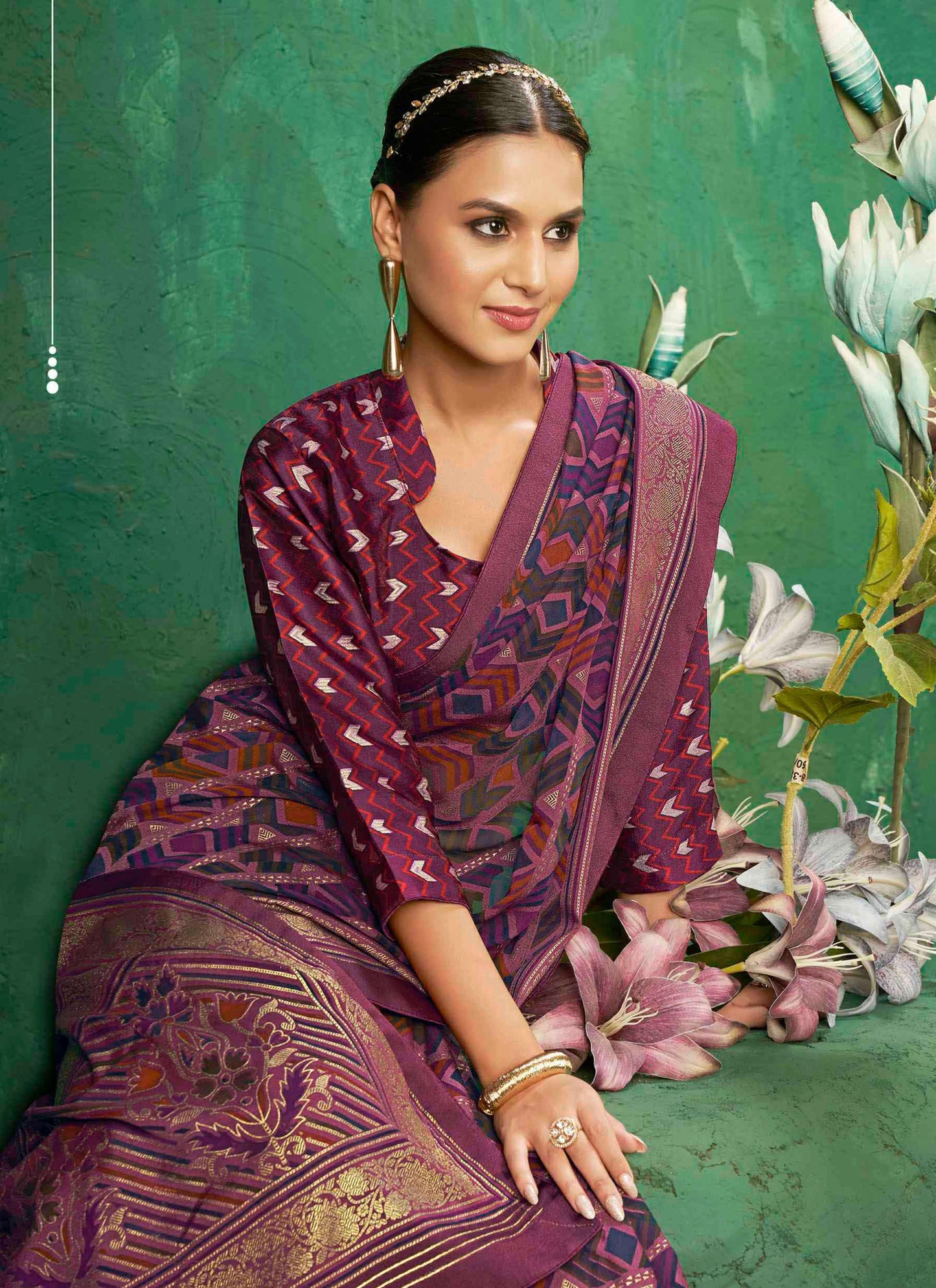 Exclusive Brasso fabric with Contemporary Geometric Pattern with luxurious Metallic border for Day Long Comfort.